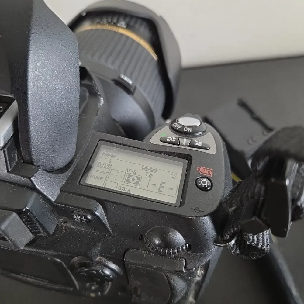 Nikon D70 6.1MP Digital DSLR Camera w/ Tamron 18-270mm F3.5-6.3 Di II B003 Lens
